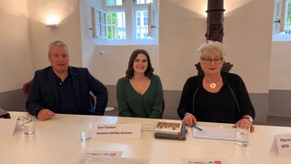 Die drei Vorsitzenden der drei Stadtratsfraktionen in Koblenz von links nach rechts: Stephan Otto (CDU), Kim Theisen (Grüne) und Marion Lipinski-Naumann (SPD).