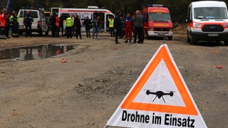 In der VG Altenahr findet vom 08.06. bis 27.06. eine Katastrophenschutzübung statt. Dabei werden unter anderem Drohnen, robotische Einsatzfahrzeuge, mobile Kommunikationssysteme und satellitengestützte Lagebilder eingesetzt.
