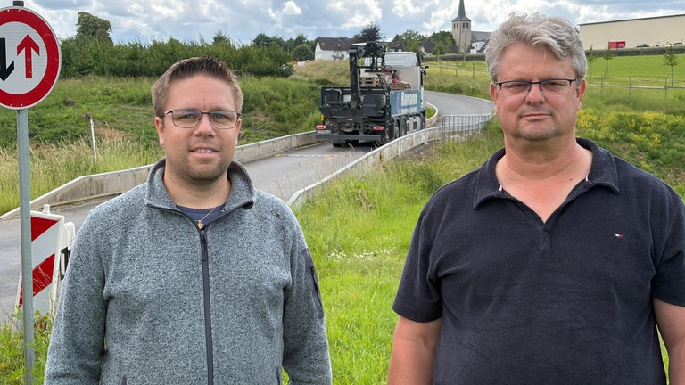 Uwe Igelmund Ortsvorsteher (CDU) von Birresdorf (rechts) und Anwohner Christian Vormann.