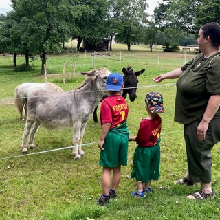 Marina Thiel kann mit ihren beiden Söhnen kostenlos Urlaub im Westerwald machen.