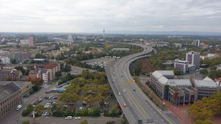 Blick auf die Hochstaße Nord (B44) in Ludwigshafen