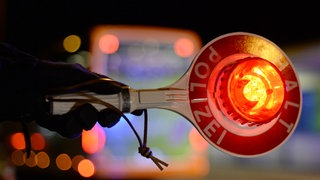 Eine Polizeikontrolle nachts (Archivbild)