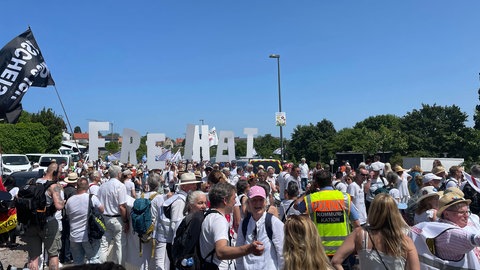 Die Weißen am 28. Mai marschieren zum Hambacher Schloss