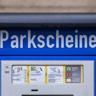Ein Parkscheinautomat: Eine Frau aus Lambsheim (Rhein-Pfalz-Kreis) soll jahrelang Geld aus dem Parkscheinautomaten hinterzogen haben