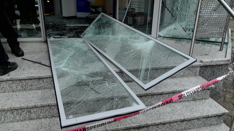 Nach der Geldautomatensprengung in Freckenfeld ist die Schadenshöhe noch unklar.
