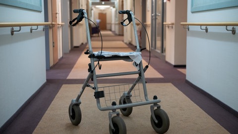 Wenn die Generation der Babyboomer in Rente geht, wird der Fachkräftemangel wohl noch schlimmer (Quelle: dpa)