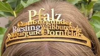 Das Amt der Weinkönigin bleibt. Das hat der Verein Pfalzwein mitgeteilt und reagiert damit Diskussionen um das Amt der Pfälzischen Weinhoheiten.
