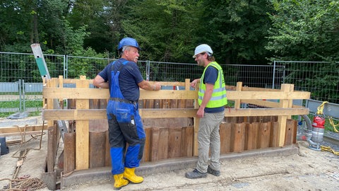 Noch laufen die Bauarbeiten am neuen Trinkwasserbrunnen