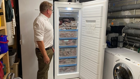 Der Gefrierschrank von Jäger Thomas Schiele ist randvoll.