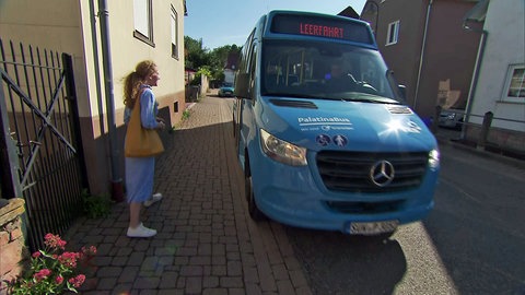 Ein Shuttlebus, den man per Handy bestellen kann, bringt ab jetzt Fahrgäste in und um Edenkoben zum Einkaufen.