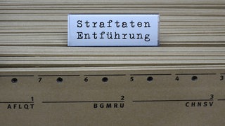 Hängeregister zeigt Schriftzug Entführung. Symbolbild. Nach einer mutmaßlichen Entführung in Ludwigshafen sitzt ein Tatverdächtiger in U-Haft.