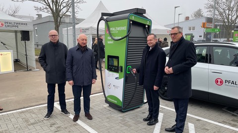 In Landau ist ein Ladepark für E-Autos eröffnet worden.