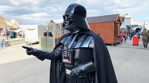Darth Vader im Technik Museum: Viele Besucher kamen als Film-Charakter verkleidet zur Retrobörse nach Speyer
