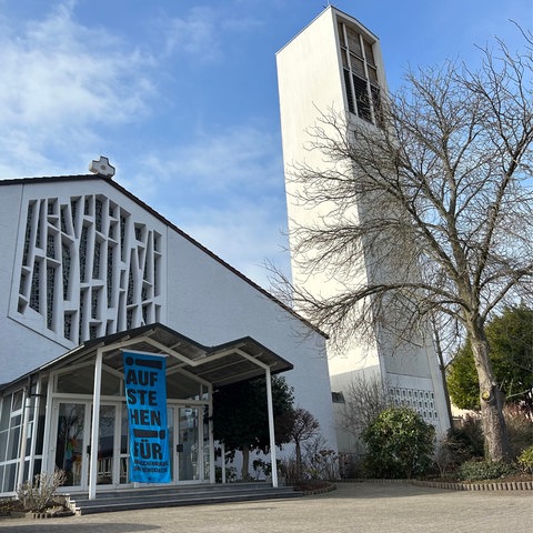Die katholische Kirche St. Albert in Landau-Wollmesheim soll abgerissen werden. Hier sollen bald Mehrfamilienhäuser entstehen.