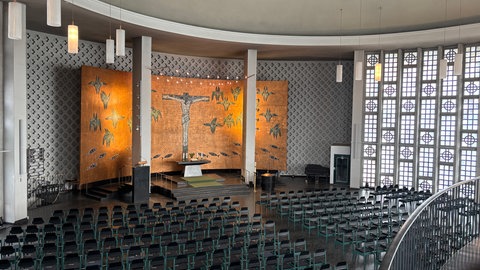 Stadtführung durch Ludwigshafen. Gerhard Brandt zeigt Ebertpark, Ebertsiedlung und Friedenskirche.