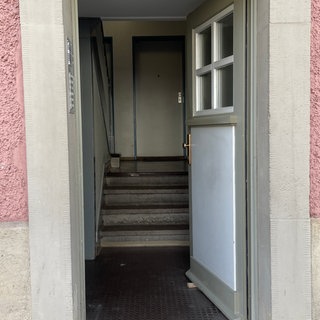 Wohnung im Wohnhaus in Ludwigshafen des mutmaßlichen Täters, der in Mannheim in eine Menschenmenge gefahren sein soll
