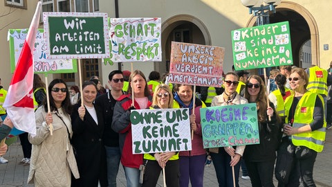 Schilder beim Verdi Warnstreik in Frankenthal