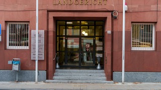 Das Landgericht von außen. Im Prozess um ein vergiftetes Baby wird am Donnerstag das Urteil am Landgericht Frankenthal erwartet.