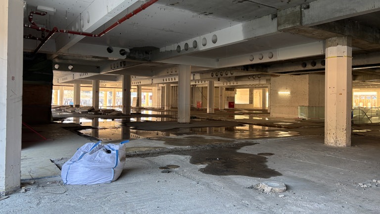Entkerntes Stockwerk im Rathaus-Center Ludwigshafen
