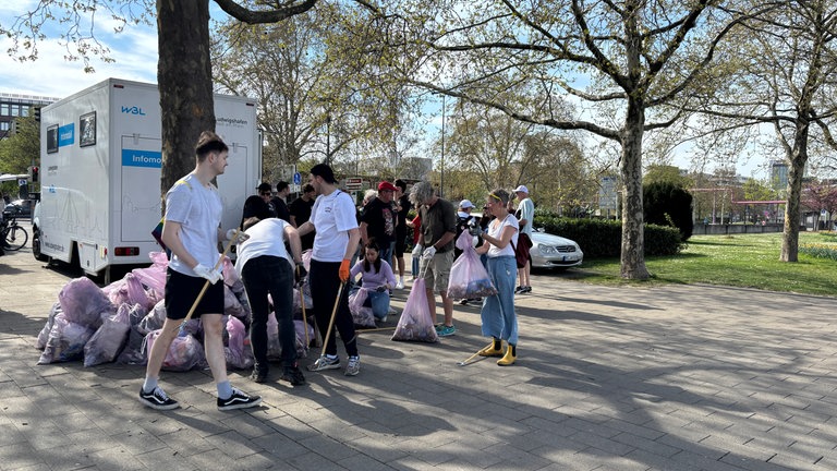 RhineCleanUp in Mannheim und Ludwigshafen