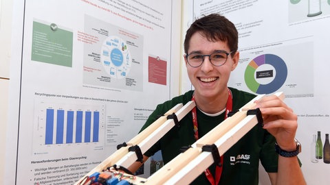 Landessieger Arbeitswelt bei Jugend forscht in Ludwigshafen: Jonas Spieler: Glastrennung next Level (Integrierte Gesamtschule und Realschule plus, Ludwigshafen).