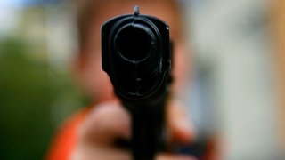 Ein Mann hat am Dienstag auf der B9 in Ludwigshafen mit einer Softairwaffe einen Polizeieinsatz ausgelöst