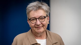 Pfälzische Kirchenpräsidentin Dorothee Wüst fordert beim Kirchentag radikale Selbstkritik im Umgang mit Missbrauchsopfern. 