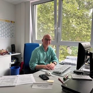 Jürgen Frenke ist Schuldnerberater in Ludwigshafen.