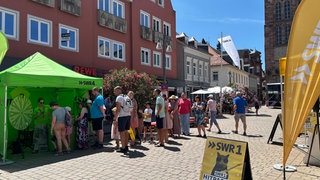Besucherinnen und Besucher auf dem SWR Sommerfestival in Speyer