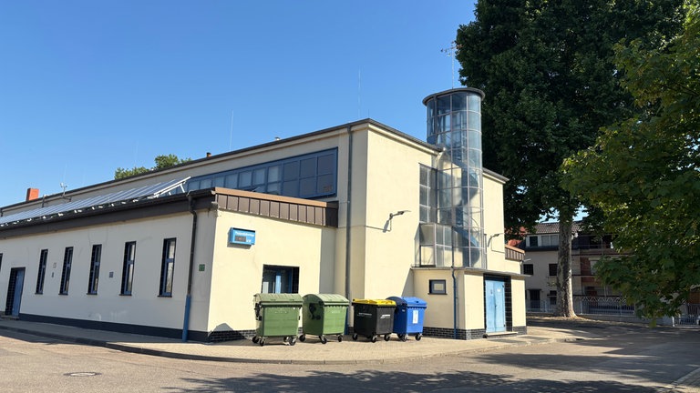Gebäude des Wasserpumpenwerks auf dem TWL Wasserwerk der Parkinsel