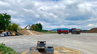 Schäden und Bauarbeiten am Bahndamm vor Bad Dürkheim: Die Stadt fürchtet wegen der fehlenden Bahnanbindung ein Verkehrschaos beim Wurstmarkt.