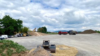 Schäden und Bauarbeiten am Bahndamm vor Bad Dürkheim: Die Stadt fürchtet wegen der fehlenden Bahnanbindung ein Verkehrschaos beim Wurstmarkt.