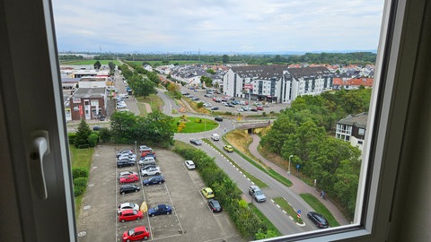 Blick aus dem Hochhaus in Limburgerhof, in dem seit Wochen der Aufzug kaputt ist