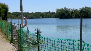 Das Ufer des Badesees Blies in Ludwigshafen. Am Dienstag konnte ein Mann nur noch tot aus dem See geborgen werden.