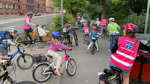 Kinder kommen mit Bici-Bus sicher zur Schule