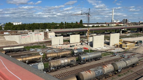 Pfeiler der zukünftigen Westbrücke in Ludwigshafen 