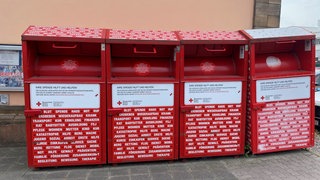 Das DRK in Landau betreibt Container direkt an seiner Zentrale mit Second-Hand-Kleiderladen.
