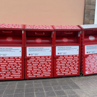 Das DRK in Landau betreibt Container direkt an seiner Zentrale mit Second-Hand-Kleiderladen.