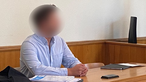 Angeklagter im Prozess am Landgericht Landau. Er soll seine Frau betäubt, missbraucht und dabei gefilmt haben. 