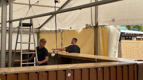 Festzelt-Aufbau für den Wurstmarkt in Bad Dürkheim.