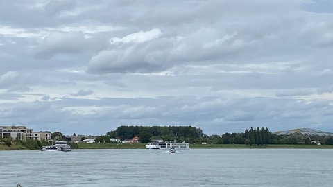 Metallbestandteile in Urne bei Flussbestattung