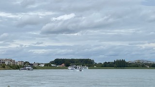 Metallbestandteile in Urne bei Flussbestattung