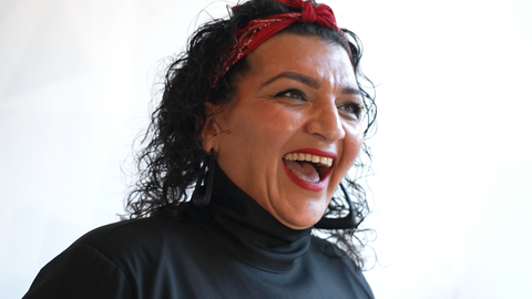 Baran Öztürk ist Modell beim Projekt 'femaleLU'