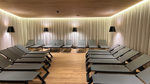 Ein Ruheraum in der Salinarium Bad Dürkheim Therme
