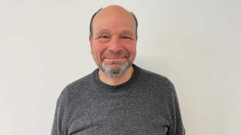 Andreas Rein leitet an der Hochschule Ludwigshafen den Studienschwerpunkt Armut. Er hat im SWR-Interview gesagt, dass in der Pfalz immer mehr junge Menschen wohnungslos sind.