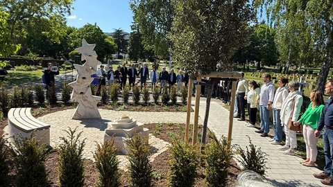 Im Mai wurde auf dem Hauptfriedhof in Neustadt die neue Grabstätte für Sternenkinder eingeweiht.