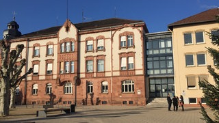 Das Kreishaus am Luitpoldplatz in Germersheim.  