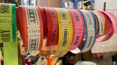 Vorgedruckte Gutscheine, bunt und veilfältig: Vom Frühstücksgutschein über ein Eis bis hin zu Liebe und Zeit.  mal ganz anders