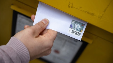 Eine Bande hat in Landau Rechnungen gefälscht. Der mutmaßliche Boss der Bande wird nun angeklagt. 