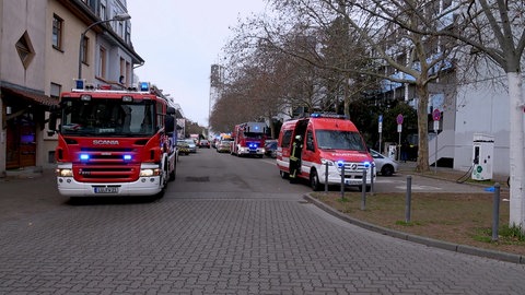 Rettungskräfte im Einsatz an der Karolina-Burger-Realschule Plus